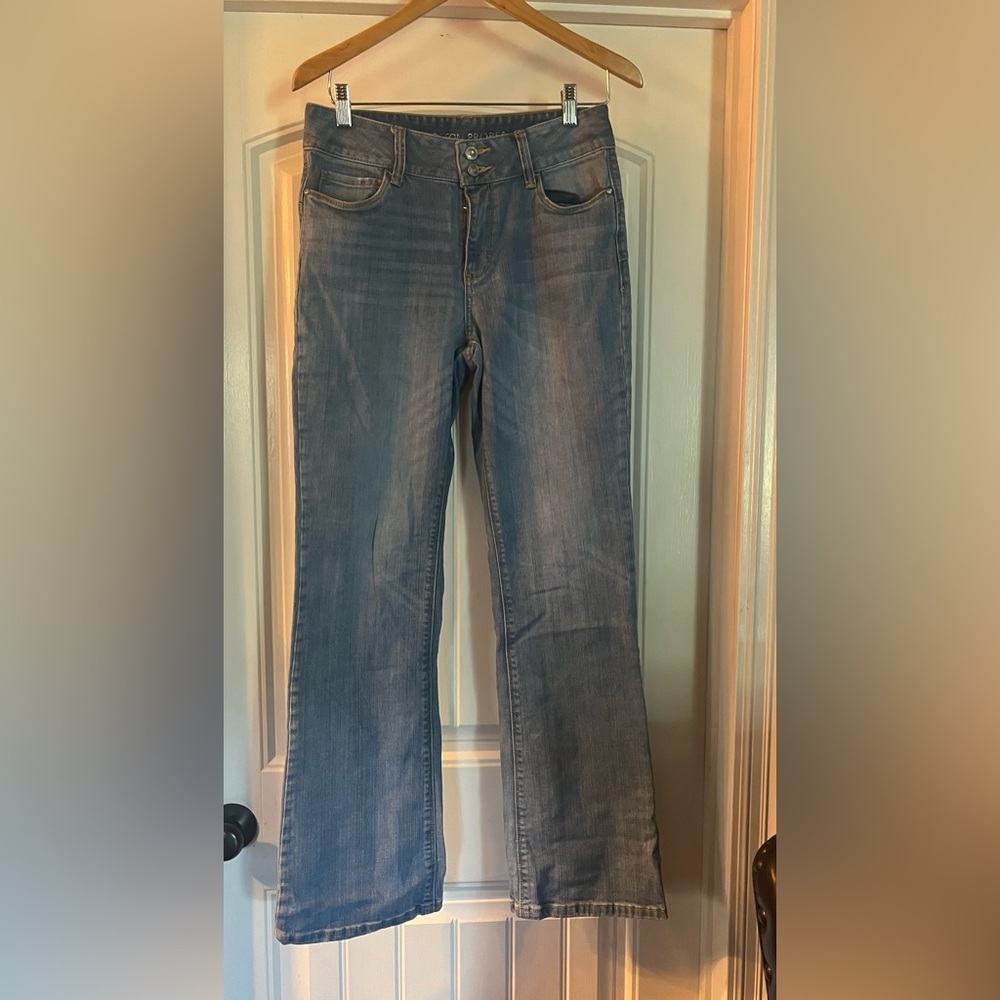 Boston Proper Sz 8 Ladies Jeans w/ Rhinestone Buttons - Picture 3 of 9
